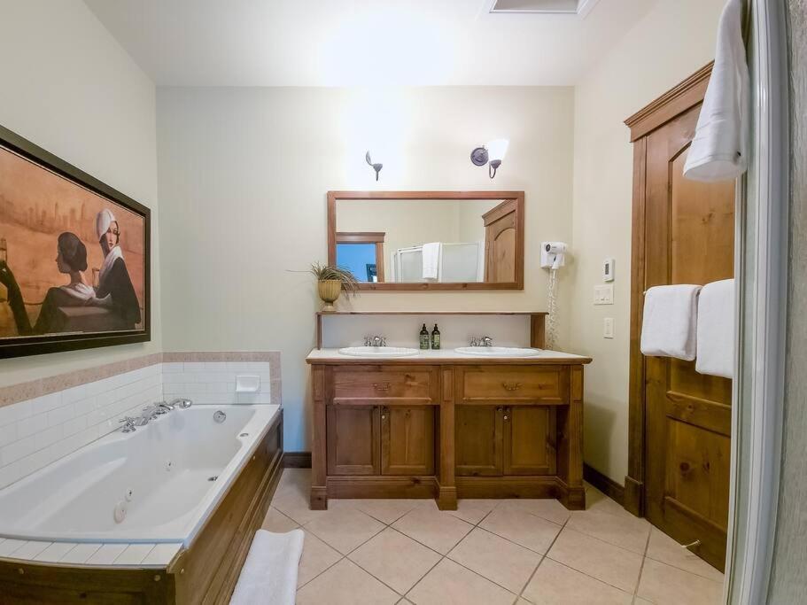 Apartament Tremblant Prestige - Manoir 108-2 Mont-Tremblant Zewnętrze zdjęcie